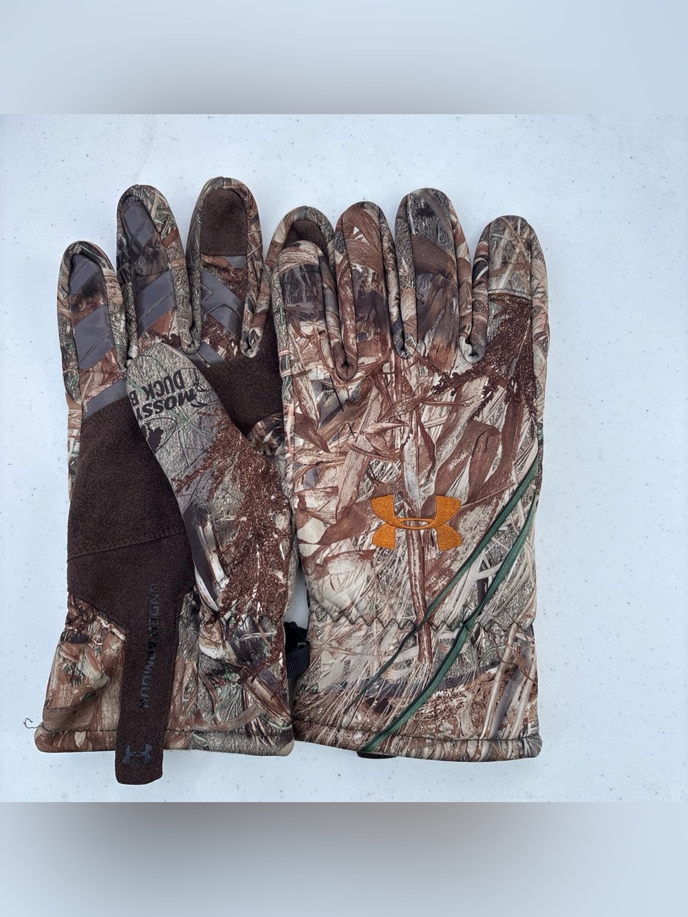 Under Armour Men’s Mossy Oak Camo Gloves with Orange Logo